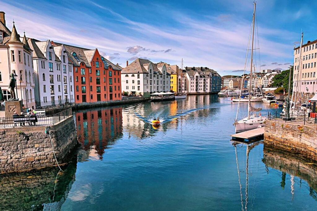 Sunny Apartment In Alesund City Buitenkant foto