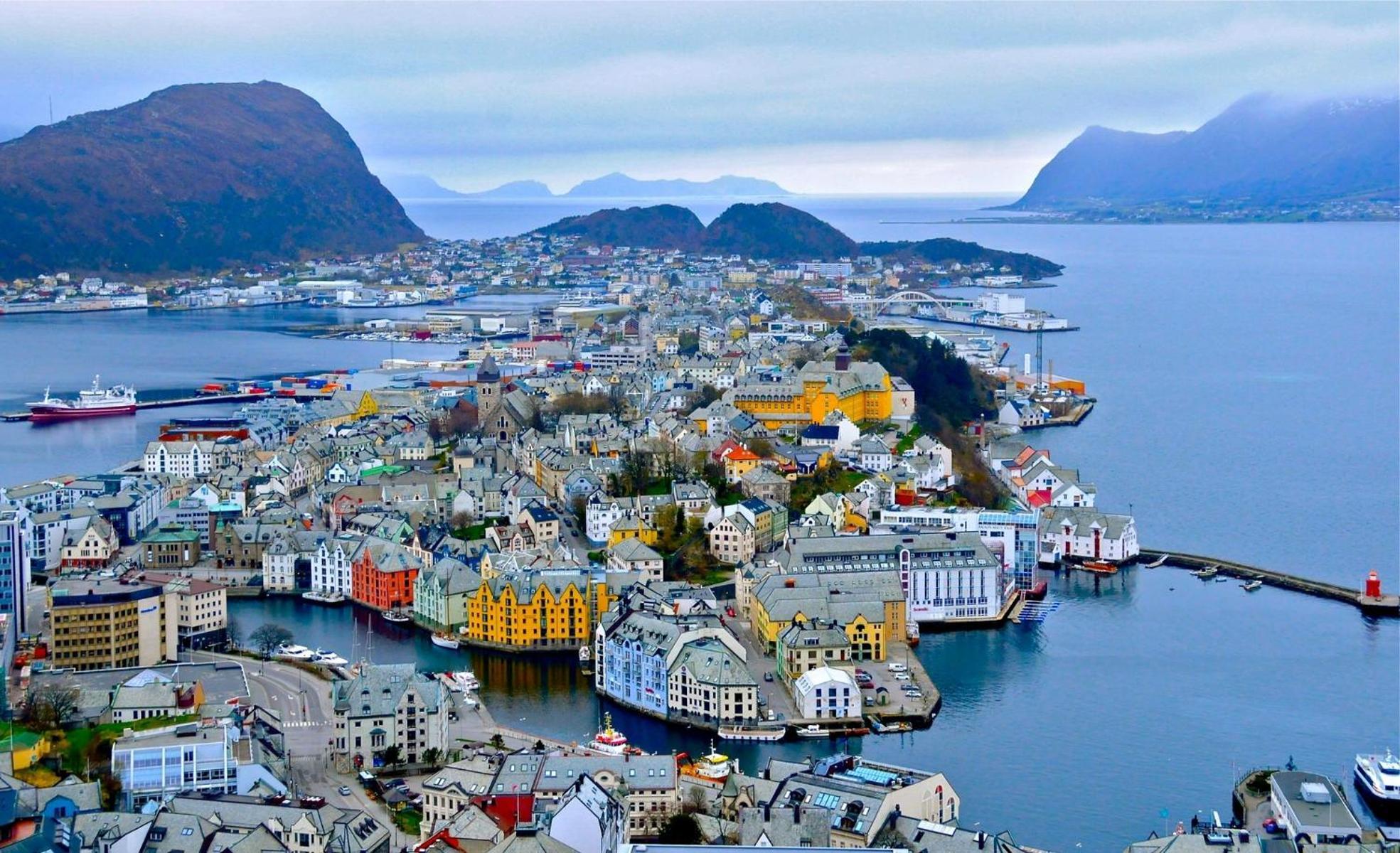 Sunny Apartment In Alesund City Buitenkant foto